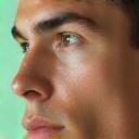 Lelaki dengan kulit tanpa jerawat, licin dan segar